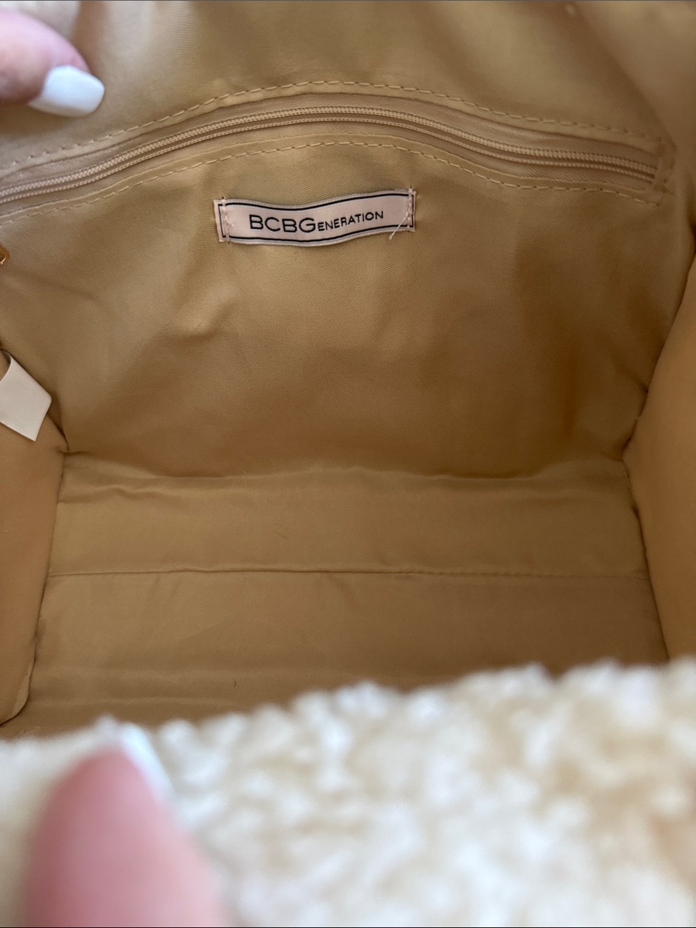 NEW- BCBGeneration Faux Sherpa Teddy Tote Bag w/ Crossbody - Picture 5 of 12